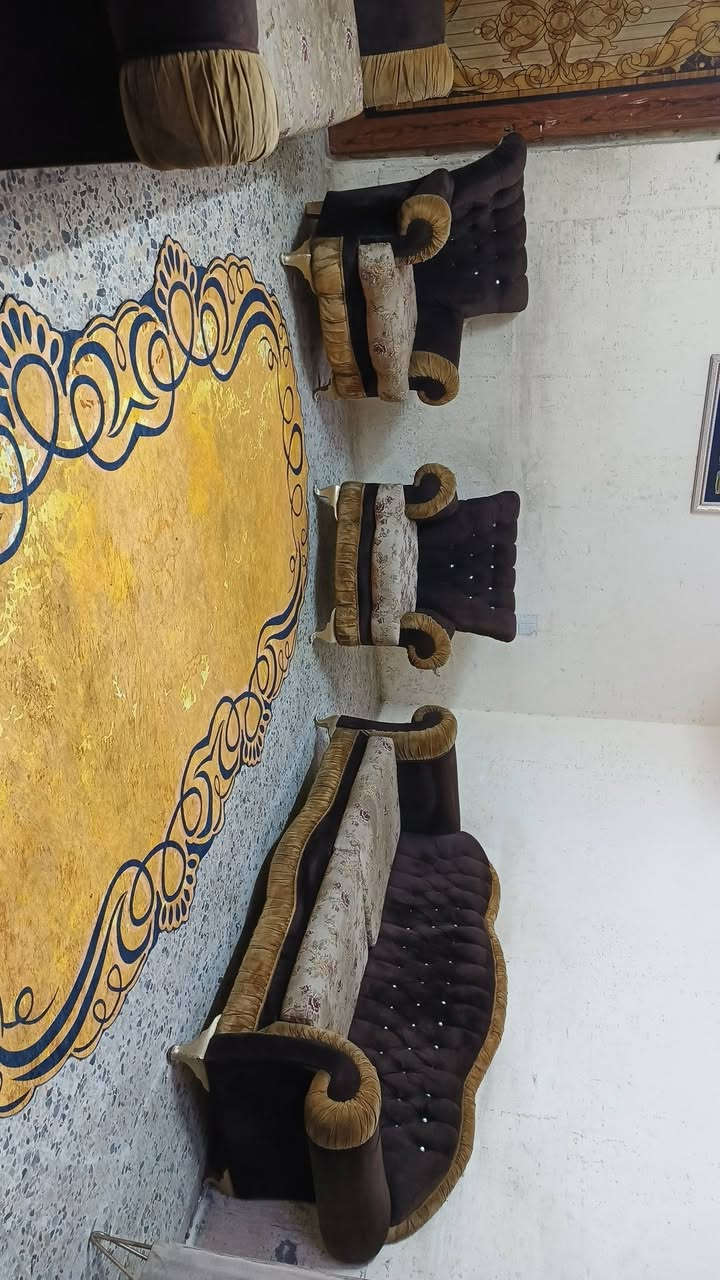 تخم 8 مقاعد تكمه نضيف جدا سعر 200 وبي مجال مكان البياع يوجد توصل بكروه رقم يوجد واتساب ***********
