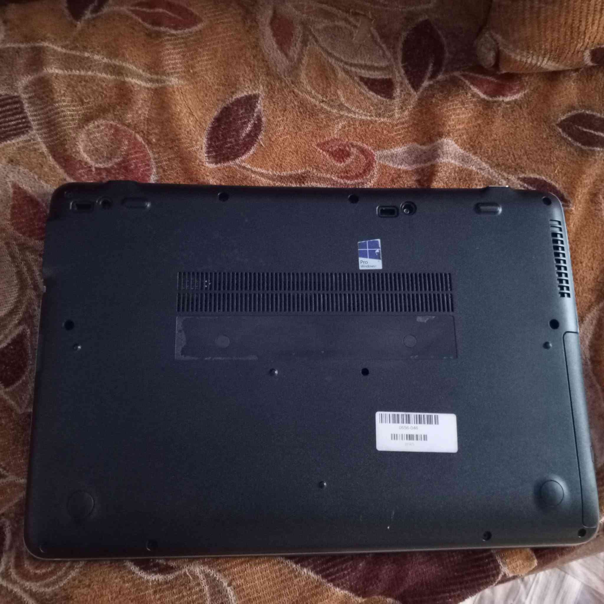 السلام عليكم

# لابتوب hp

                                                          cori5جيل سادس
 
وندوز 10

                                                                                      نظام تشغيل     SSD

رام 8GB

ذاكرة 250 GB

 منفذ USB 2

حجم الشاشة 14.6

*..* لابتوب يدعم كل البرامج الهندسية 
السعر 300 الف وبيه مجال بسيط للطيبين 

*********** متوفر واتس اب ايضاً
