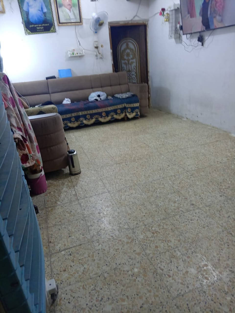بيت ١٠٠متر حي السلام على المصرف العراقي يحتوي الطابق الأول على غرفه ومطبخ وصاله وتخاريج والطابق الثاني غرفه للاستفسار الاتصال***********
