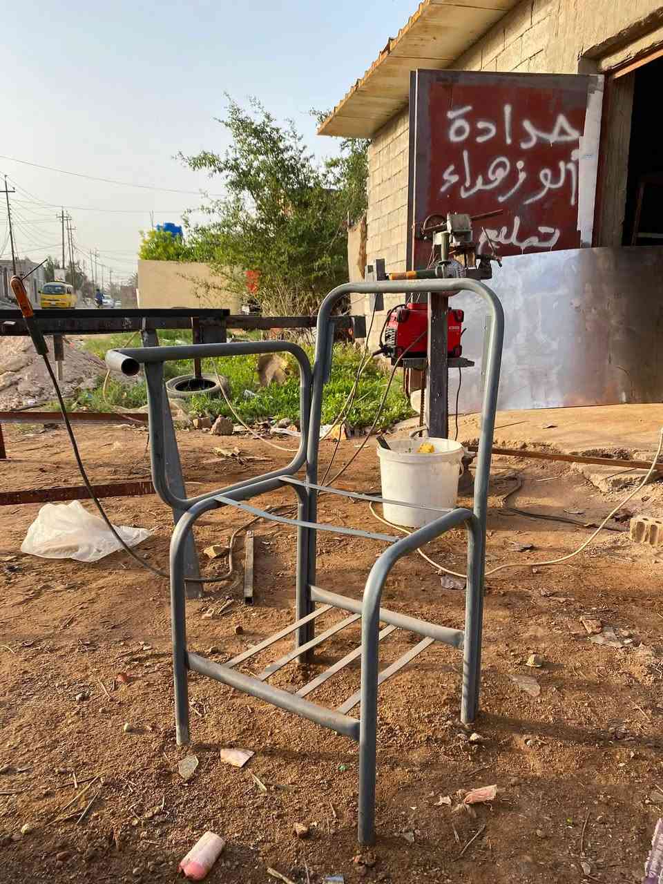 ميز حديد سعر 50كرسي سعره 25وتوصيل مجاني لجميع مناطق النجف رقمي ***********
