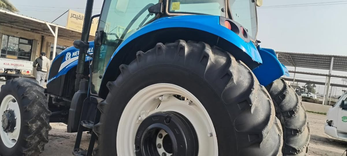 تركتر يوهولند للبيع حجم 100  موديل 2014 الستفسار اتصل ‭٠٧٧٣ ٥٨٩ ٩١٦٧‬
