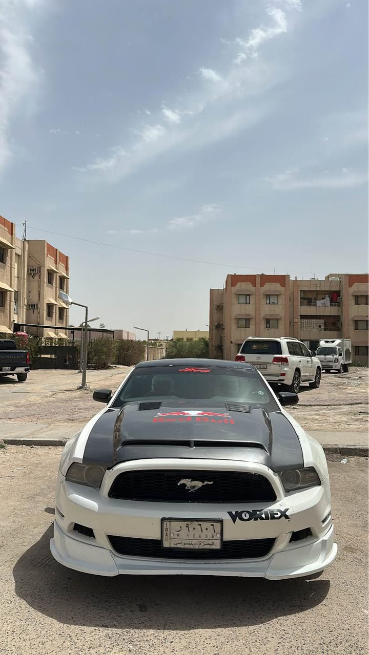 موستنك v6 2013 حادثه ٣قطع فقط مكينه جديده تبريد جديد سياره جاهزه مكاني البصره *********** سعر١٠٠ وبيه مجال البصرة, العراق
