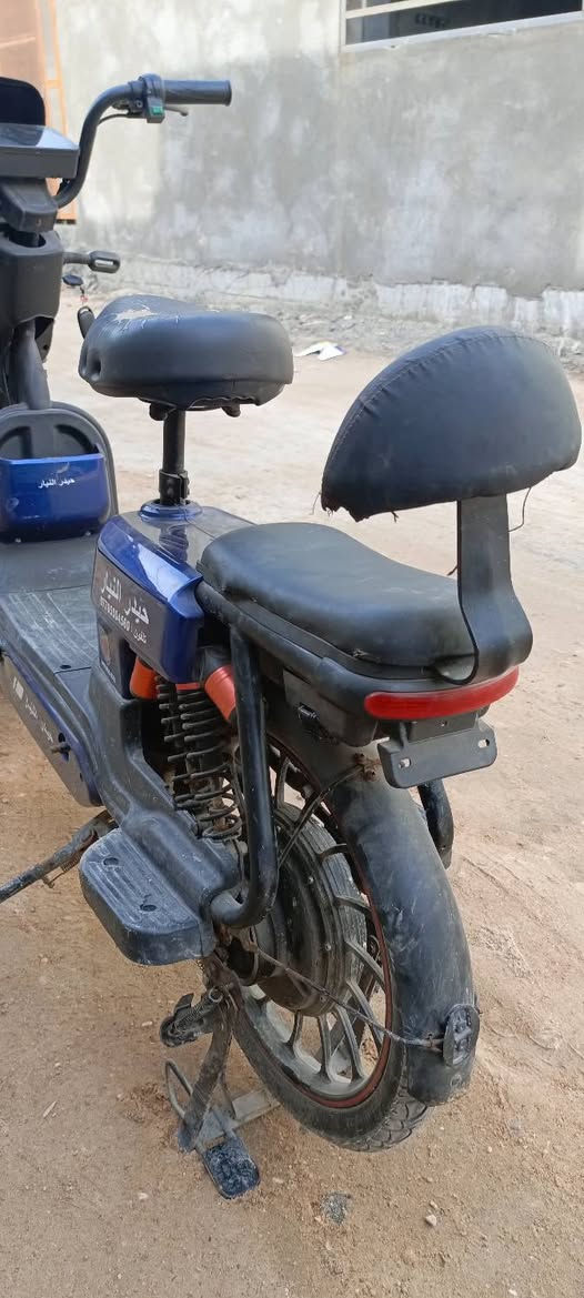 دراجة شحن شغالة حجم 20 نظيفة بس بيهه الجوزة خربانه بس تشتغل بلريموت عادي والهورن بي قطع والاشاير والايتات شغالة وبيهه قفال للتاير الورة دبلات ما بيهن شي والبطاريات ما صارلي أسبوع من بدلتهن واستعمال قليل وتجي وياهه الشاحنة مالتهه الأصلية 
رايدهه ب 300وبيهه مجال 
مكاني بصرة ابو الخصيب


**إذا كنت صاحب هذا الإعلان وتريد حذفه لأي سبب، رجاءا أرسل رسالة إلى الدعم الفني**