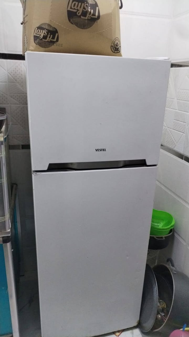 السلام عليكم للبيع ثلاجه 150 مجمده 150 كنتور 125 مكاني بغداد نهاية الشرطه الخامسه منطقه سويب للاستفسار *********** علما شغالات وبدون تصليح
