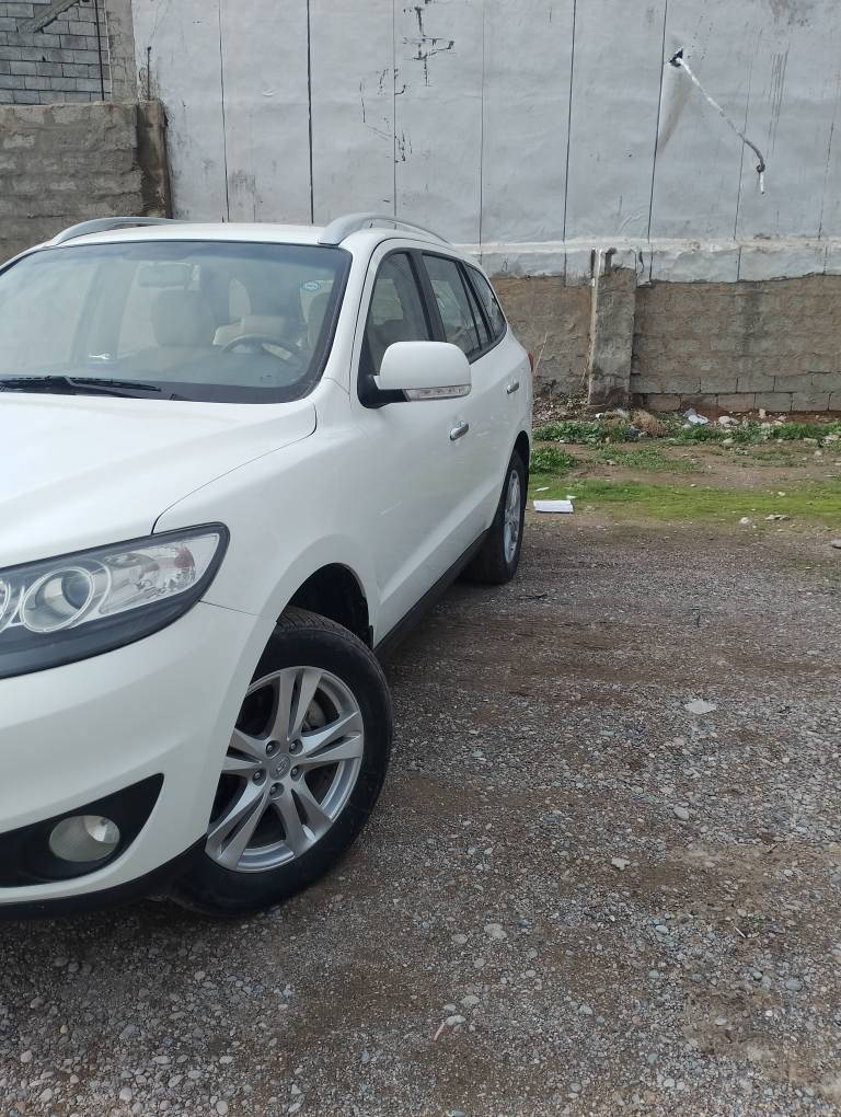 هونداي سنتافي موديل2011  كير و مكينة بشرط مامفتوح بدون سبغ بس باب سكن شبه بارد سنوي و رقم كل جديد سبع كراسي تبريد مركزي
***********
***********كركوك. Honolulu, HI
