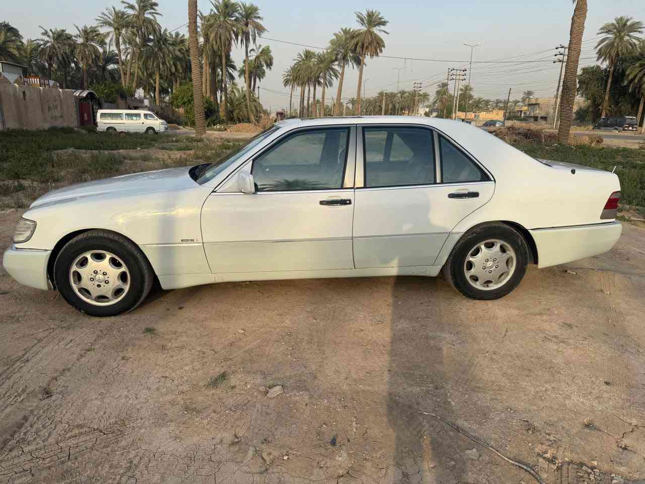 السلام عليكم 
السيارة مصبوغه عام
مارسيدس بينز 1995 شبح دبل جام
المكينه(تابوت)
رقم بغداد الجديد هزه سنوية جديد
صدر جديد 
تخم تاير جديد
التبريد غير شغال
السعر 54 ورقة وبيها مجال ان شاء الله  
مكانها بغداد حي جميلة 
***********

 يوجد واتساب بغداد, العراق
