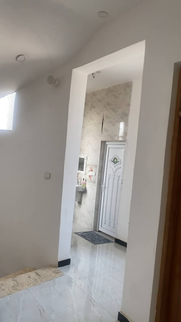 السلام عليكم بيت للبيع
المنطقه / ام هليل الاولى 

رقم القطعه / 1036/1

المساحه 200 م

بناء طابقين متشابهات

بناء حديث 2024

الصور والخريطه بالمنشور 

مطلوب اسكان 

السعر اكتب تم وادزلك السعر خاص   

***********
الشراي يدخل خاص
