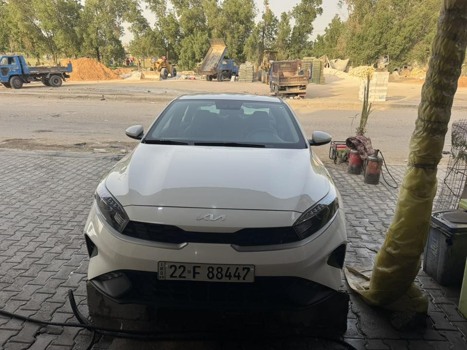 سيراتو 23 نص فول
بيها بارد شبر ممسوي على حطته
داخل لونين تبريد قطعتين

رقم أربيل الجديد 
مكان السياره نجف
السعر 160 وبيها مجال بسيط الاتصال واتساب ***********
