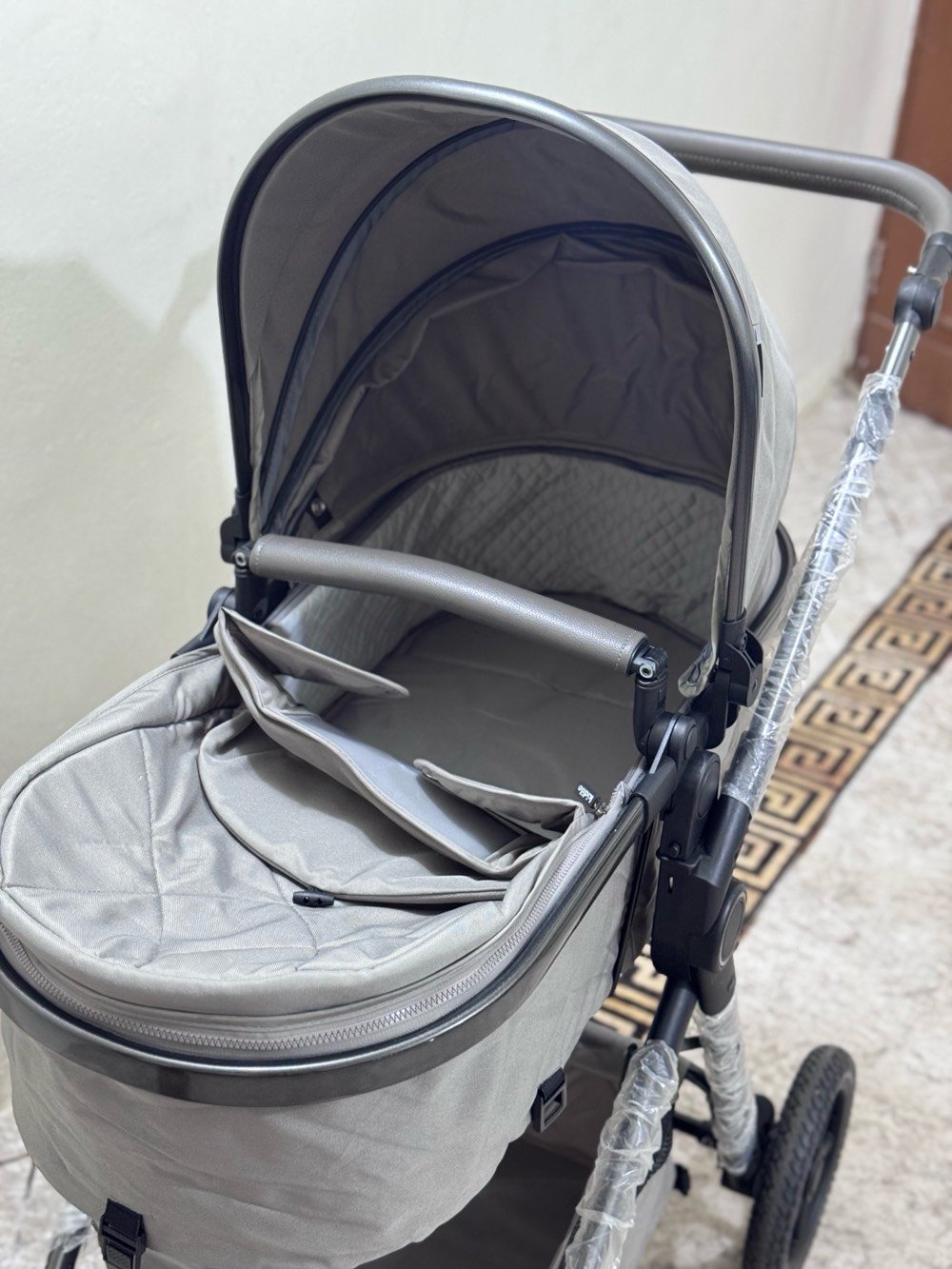 عربة أطفال من ماركة كيدلو استخدام مره واحده فقط 