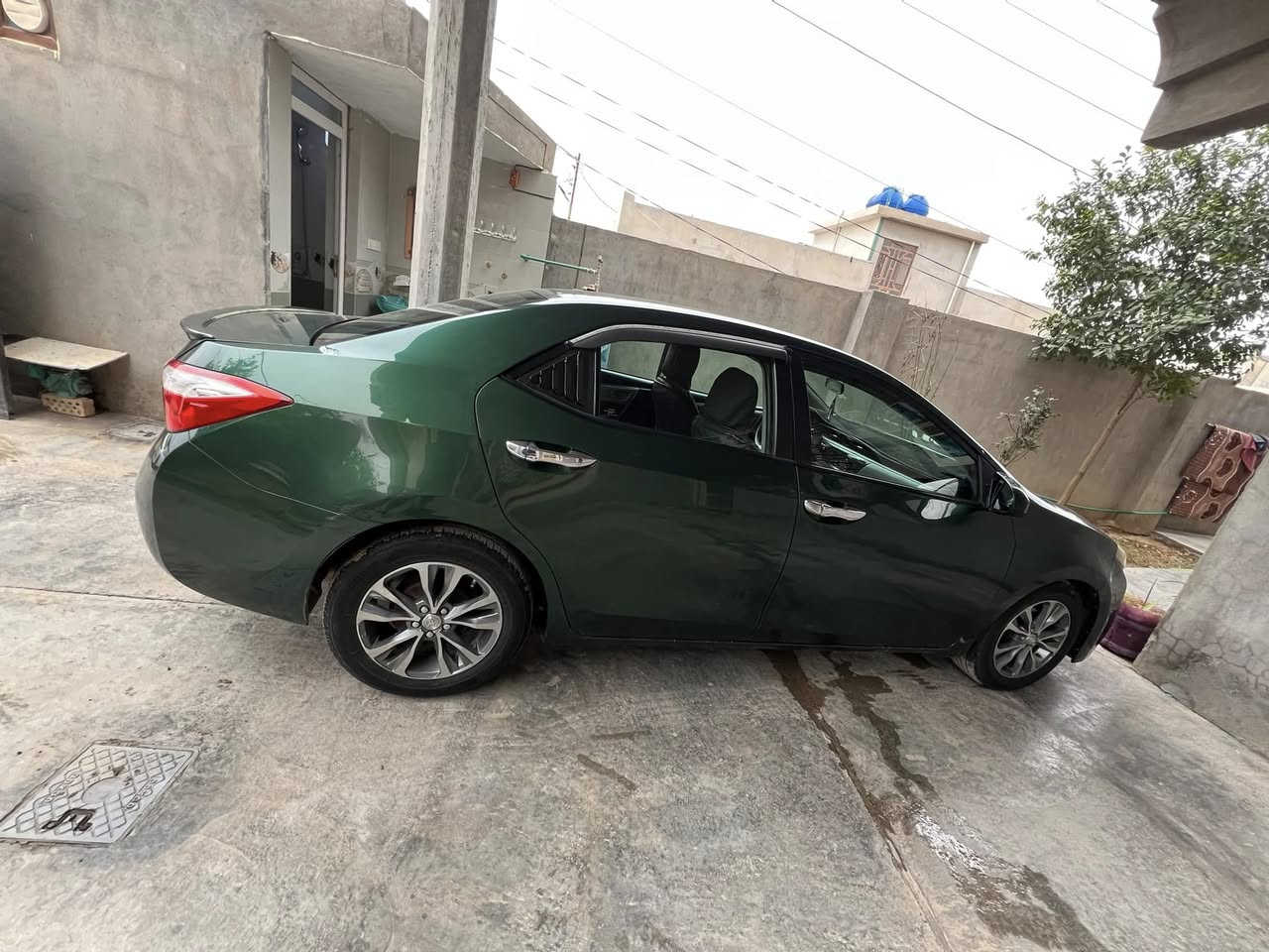 سلام عليكم 
كورلا 2016 رقم سليمانية 
كير ومكينة مكفولات 
مواصفات Le 
سنوية جديدة 
ضرر فقط بنيد والباقي كفالة 
بيها صبغ هلال الجامرلغ الخلفي موضح بالصورة 
تحويل مباشر 
السعر 125 
العنوان : ديالى المقدادية 
***********
