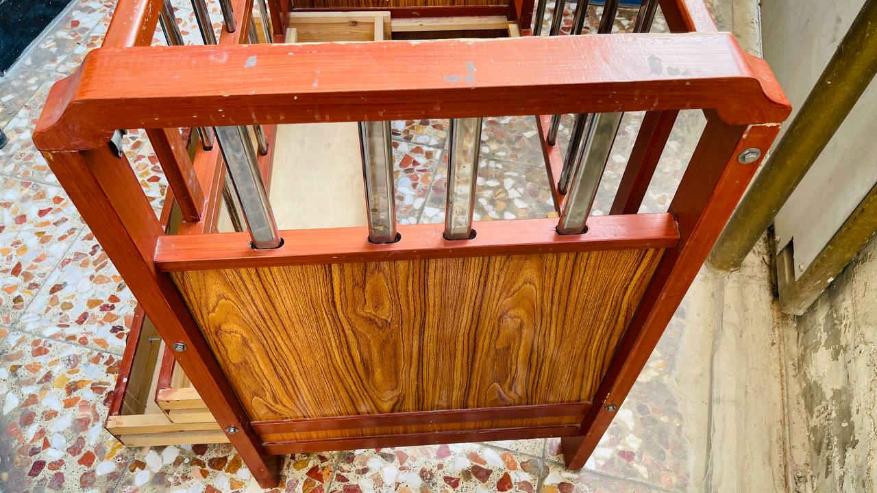 السلام عليكم ..جرباية للاطفال خشب عراقي قياسها 115×65  سانتيم ..وزنها ثقيل مع اعمدة ستيل  تحتوي على مجرات عدد 2 ..بيها فطر كما موضح بالصورة ..للاعمار من 1 سنة الى 5 سنوات سعرها 125 الف مع المجال ..مكاني بغداد السيدية قرب صعدة جسر الجادرية..رقمي *********** ..ملاحظة .متواجد في البيت بعد السابعة الرابعة مساءا
