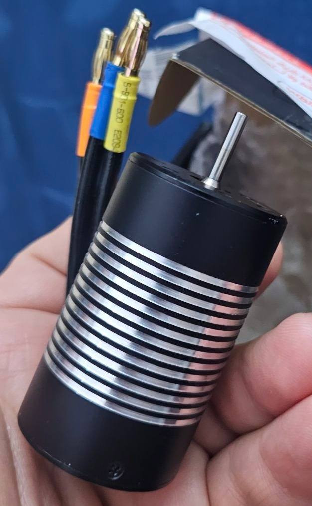 السلام عليكم 
متوفر ماطور برشلس 4s روكت ارسي قياس 3660
 2600kv
شفت ٣ ملم و ويا تحويلة ٥ ملم


**إذا كنت صاحب هذا الإعلان وتريد حذفه لأي سبب، رجاءا أرسل رسالة إلى الدعم الفني**