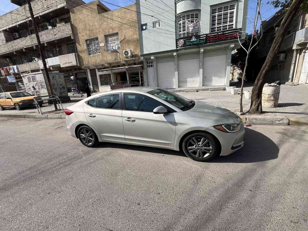 النترا موديل 2017 مكفول كير محرك شاصي طخم تاير بيها ٤ قطع صبغ دواخل سنويه تسمي شرط تحويل السعر ١١٥ بيها مجال بسيط عنوان بغداد جميله ***********
