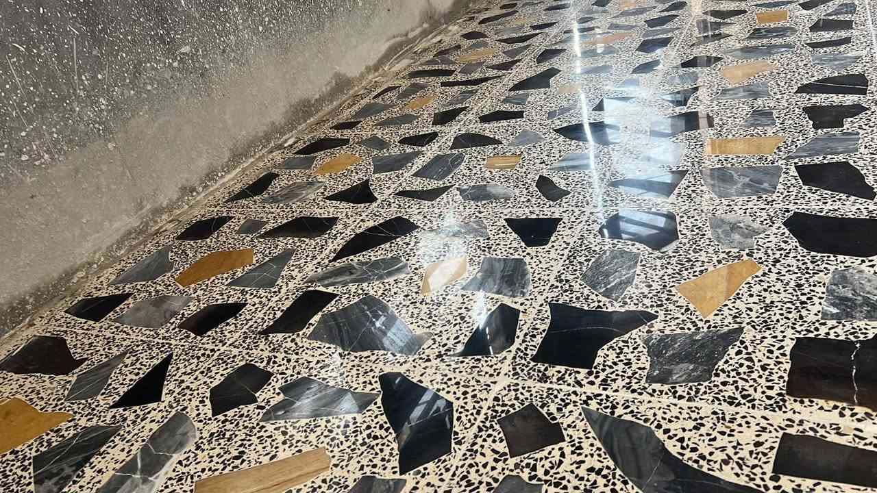عملنا تحكم عليه من تشوف الجلايه تمشي عليه 👇⚙️
جلي موقعي كافة انواع الارضيات:-
1_مرمر.                                            
2-كرانيت
3-كاشي قديم وجديد
4-بورسلين 

اسعار مناسبه شغل درجة اولى يرضي الله كافة مناطق بغداد
الخاص موجود وارقامنا للاستفسار

***********
