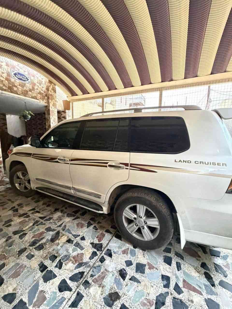 سلام عليكم 
لاندكروزر 
سته جئ اكس آر
الدعامية الأمامي مبدله
والخلفيه بس صبغ
بيها بارد قليل
سياره بدون نواقص رقم أربيل جديد
مديل ٢٠١٣
السعر ٣٣٥
للتواصل 
*********** بغداد, العراق
