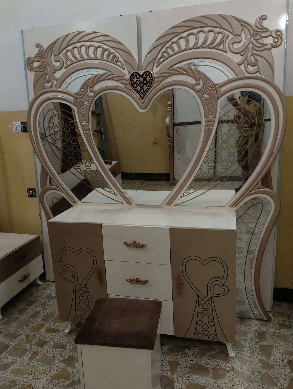 غرفة ترکية نضيفه كلش وضخمه وصبغ حراري اصلي وبرقي جوي حديد وجام ليزري ولون مميز السعر 750 وبيه مجال بسيط اتصال علا الرقم//***********//***********// مكان فلوجه
