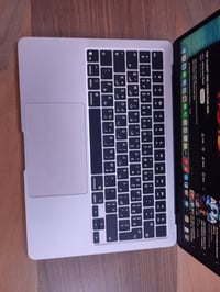 ماك بوك اير M4 • 24/512 • بطارية100% دورات18