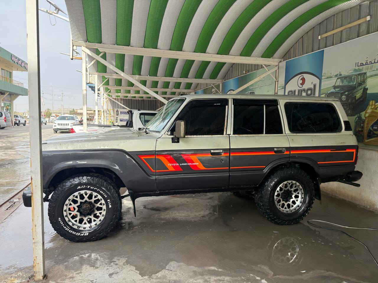 سلام عليكم ورحمة الله وبركاتة 
من رخصت ادمن لاندكروز مديل
1983 مكينه بلاديه جاهزه 
ساره حلوه سعر 25 ورقه وبيه مجال قليل
رقم هاتف ***********
