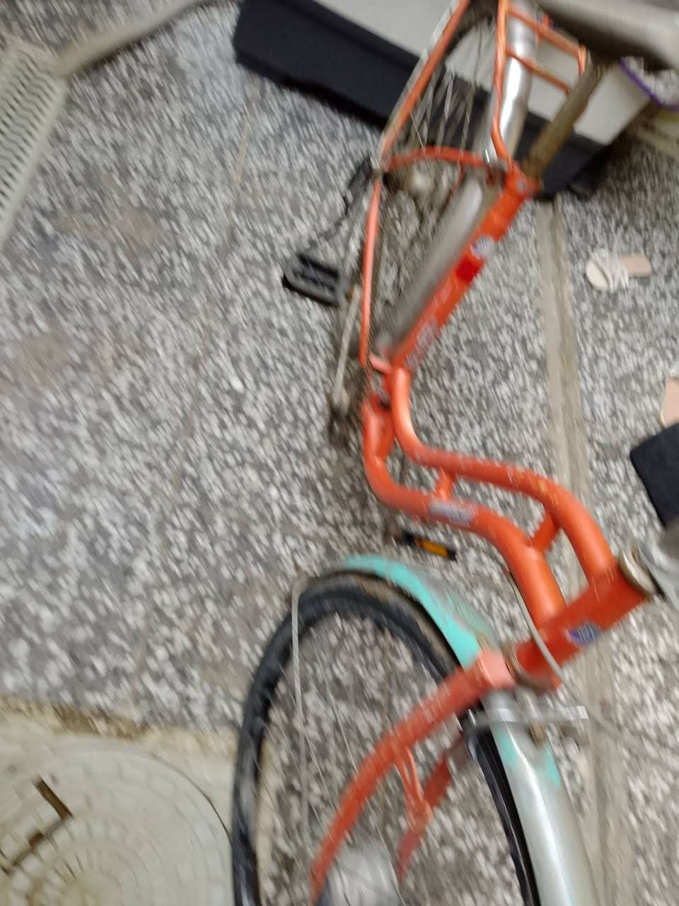 السلام عليكم بايسكل بناتي حجم 26 بايسكل نظيف للبيع 60وبي مجال ***********
