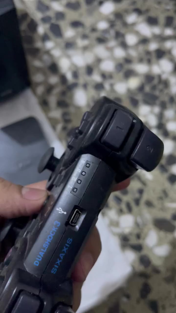 مجموعة غراض بلي ثري سلم شغال  يشتغل گلوب ويطفى سالت على العطل مالته يسونه اباب الشرجي ب 20 الف 
ملحقات كامله مع يو بي اس  اس يحتاج بطارية اعتقد  لان طافي حالياً  وياه 4 جوستيكات وحده تشتغل گلوب والباقيات عاطلات وايضاً هارد خارجي هالموجود وكيبلات شغاله كاملة 
السعر 75  بي مجال قليل للشراي حگ الجية 
مكاني بغداد حي اور ام الكبر والغزلان مقابيل المدينة قطاع 26 
ما انتظر اي احد يخابرني ويجي عليه ابيع تفحص وتاخذ 
رقمي ***********
