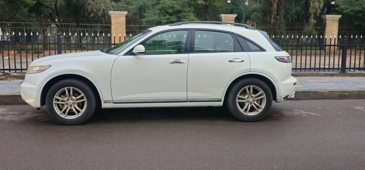 السلام عليكم ورحمة الله
انفنتي FX35  موديل 2008  للبيع 
- محرك 3.5  بحالة جيدة 6 سلندر 
- خليجي بيها فقط مثل ما موضح في الفديو 
- رقم سليمانية سنوية باسمي 
- كلشي بالسيارة شغال تبريد تدفئة كهربائيات باتري جديد صدرها جيد .
السعر / ٨٥
العنوان بغداد/ شارع حيفا / ***********
