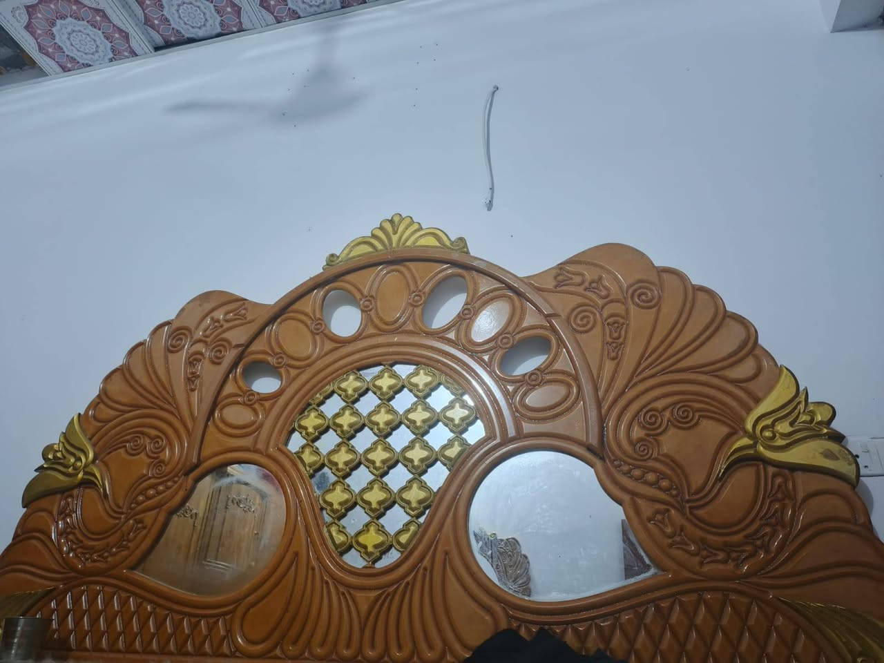 غرفه اخشاب للبيع الي يحب يتواصل ع هذا الرقم***********
