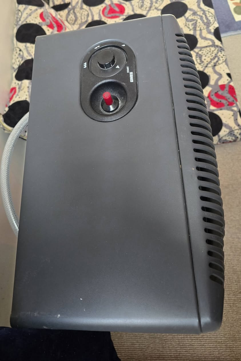 صوبه غازيه نضيفه للبيع السعر 35 ألف وبيها مجال . ***********
