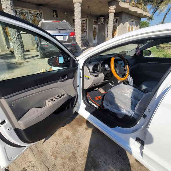 السلام عليكم النترا وارد أمريكي داخله كلين هنا بيه صبغ شخوط السونار موجود محرك كير مكفول تبريد فول محرك 2000 السعر 113 وبيه مجال مكان السياره بغداد رقم أربيل وأنزل فلوس تحويل كامل
