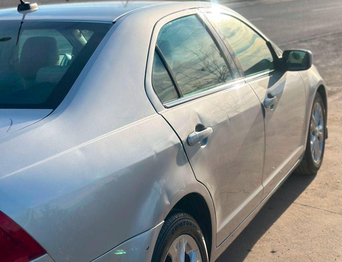 فۆرد فیوشن2010
مواسه‌فات SE
199 میل ڕۆشتووه‌
ته‌نها ١ بستی چه‌مه‌له‌غی سه‌یاق بۆیاخه‌
هه‌نێك ورده‌ چاڵی هه‌یه‌
گێڕ و مه‌كینه‌ی به‌شه‌رت نه‌كراوه‌ته‌وه‌
سه‌نه‌وی به‌سه‌رچوه‌

سعر: له‌ كۆمێنت داوه‌ بكه‌ ڕاسته‌وخۆ بۆت دێت 📩

ژماره‌ی خاوه‌نی
***********
***********
