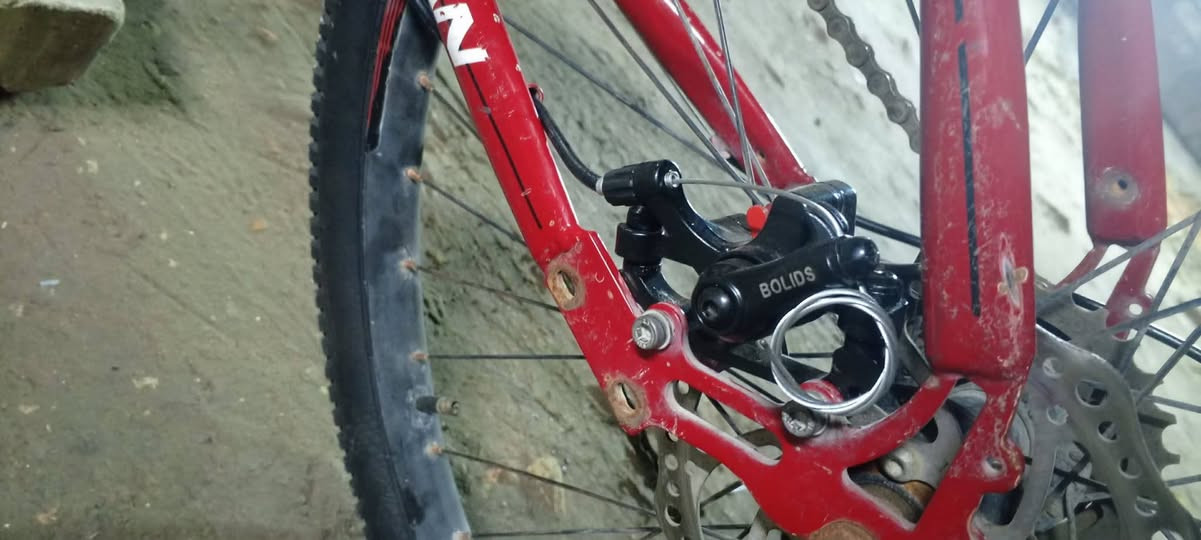 گير و عگرب جديد
تاير خلفي جديد
بريك خلفي جديد
بريكات نوع بنزات
البايسكل حالته ممتازة نظافة 80٪
الحجم : 26
النوع : جبلي
الصناعة : ياباني بالة
اللون احمر مطعم ابيض و اسود
نقص ستان فقط 
الرقم : ***********
سعره :70 الف و بي مجال بسيط حگ الجية
العنون : بغداد/ الرشاد بغداد, العراق
