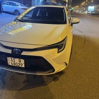 كورلا 2024 ماشيه ٥٥  السياره مابيها صبغ ولا حادث مكفوله  مواصفات  فتحه...