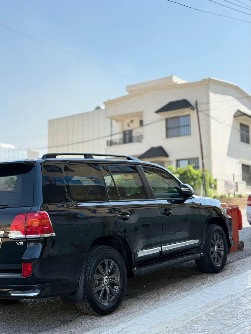 لاندكروز 2014 V8 4600
للبيع سعر مناسب جداً 
مستعجل ع البيع 
سياره كفاله عامه بدون صبغ 
مواصفات معروفه 
سيارة دينار متصرف عليها 
تايرات حداديه كلشي جاهز 
محرك كير شرط الفحص بدون فتح 
سياره رقم سليمانيه تحويل 
ثاني يوم بأسمي شخصياً 
للاستفسار *********** بغداد, العراق
