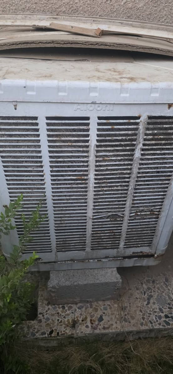 للبيع مبرده كبيره قياس 4000من شركه الالونه نضيفه يحتاج الها بس صبغ ما بيها اي شي ماطور واتر بام نضيفه كلش السعر (200)وبيها مجال مكاني بغداد الحسينيه راشديه مدخل الجسر للاستفسار الرقم((***********))
