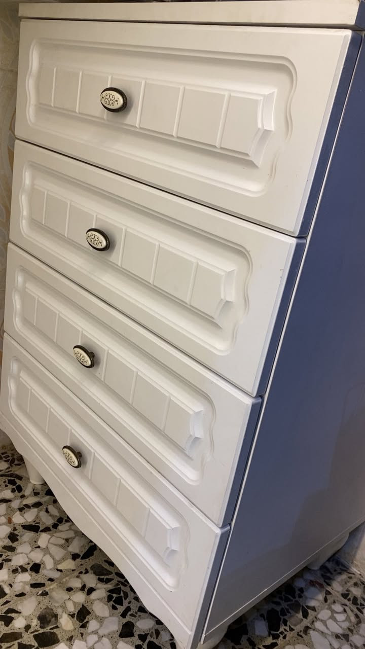 السلام عليكم..
غرفة نوم كانتري مثل ماموضح بالمنشور 
مع الدوشك والبرده ٣ قطع قياساتها طول مترين ونص والعرض ٣ بس ترهم لشباك متر ونص لان تكسير 

السعر ٨٥٠ الف 
المكان الشرطة الرابعة


**إذا كنت صاحب هذا الإعلان وتريد حذفه لأي سبب، رجاءا أرسل رسالة إلى الدعم الفني**