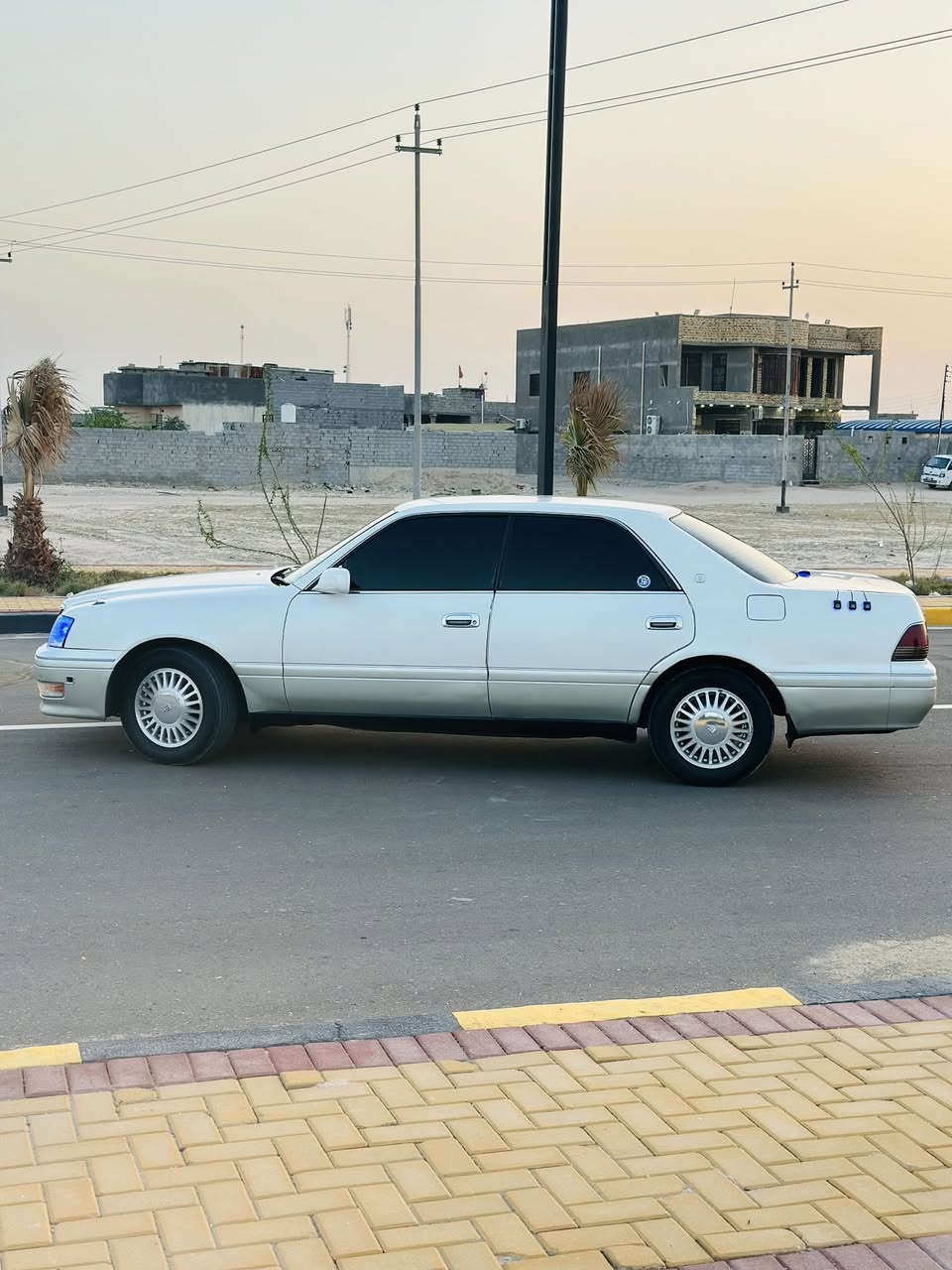 لسلام عليكم..
راس الثور فلات موديل1996 رقم بصره انكليزي سنويه ال29 حداده جديده  تبريد  ويه السويج مكينه ثنين ونص مجاول توه شاده اله وارد يابان السياره كفاله كص ونغل جثه وظربه واصوليات منظومة زنون عالي ناصي سستم سماعات جديد كله جديد دواخل كارتون مكان السيارت بصره السعر 110
رقم الهاتف ***********
