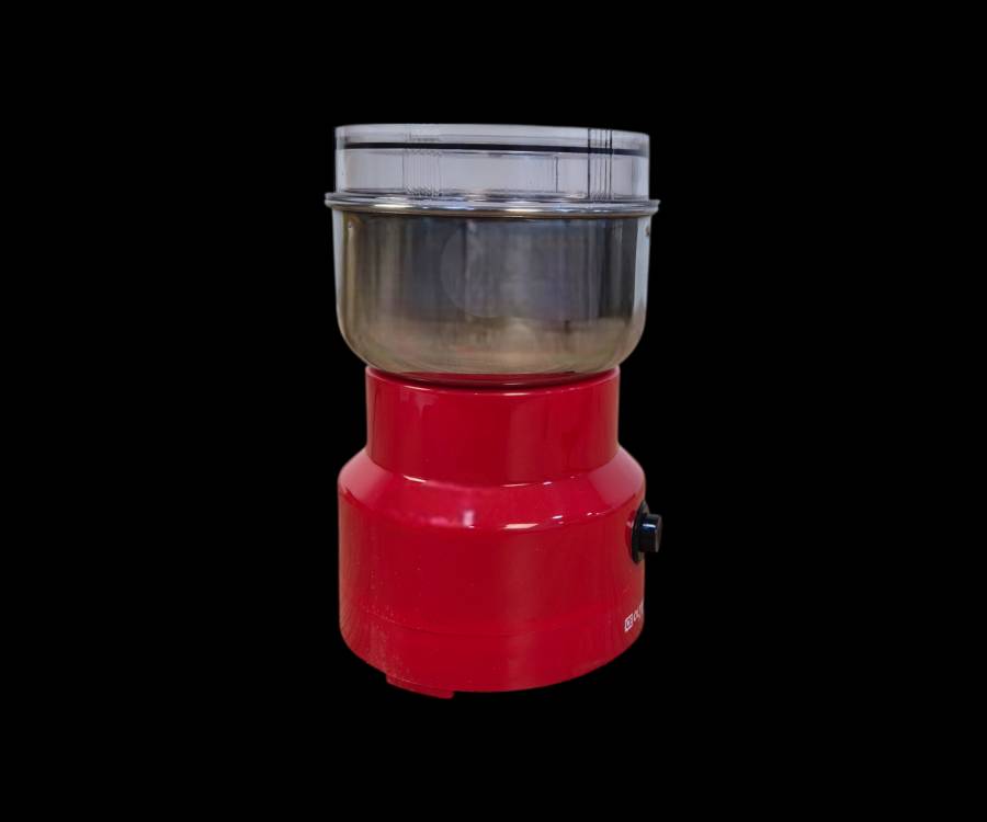 مطحنة نيما الكهربائية (Nima Electric Grinder) طراز NM-8300، وهي جهاز متعدد الاستخدامات لطحن القهوة، التوابل، والمكسرات. 
القوة: محرك بقوة 150 واط.
السعة: تتراوح سعة الطحن بين 50 إلى 100 جرام.
المادة: تحتوي على وعاء وشفرات من الفولاذ المقاوم للصدأ (Stainless Steel).
المميزات: شفرات معدنية حادة، تصميم خفيف الوزن، وسهلة الاستخدام لطحن الأعشاب والحبوب