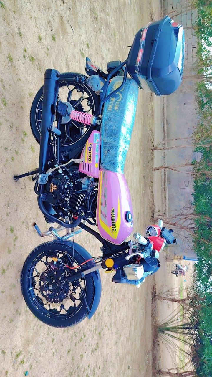 يا الله سلام عليكم دراجه للبيع سيفانه موديل 25 اوراق كامله مكفوله كفاله عامه بعده  جديده كهربائيات كماليات كله شغال بصمه عن بعد مكينه 200 شرط أنضف من الصوره السعر 750  وبيه مجال اتصل وبيك خير وتدلل ***********
