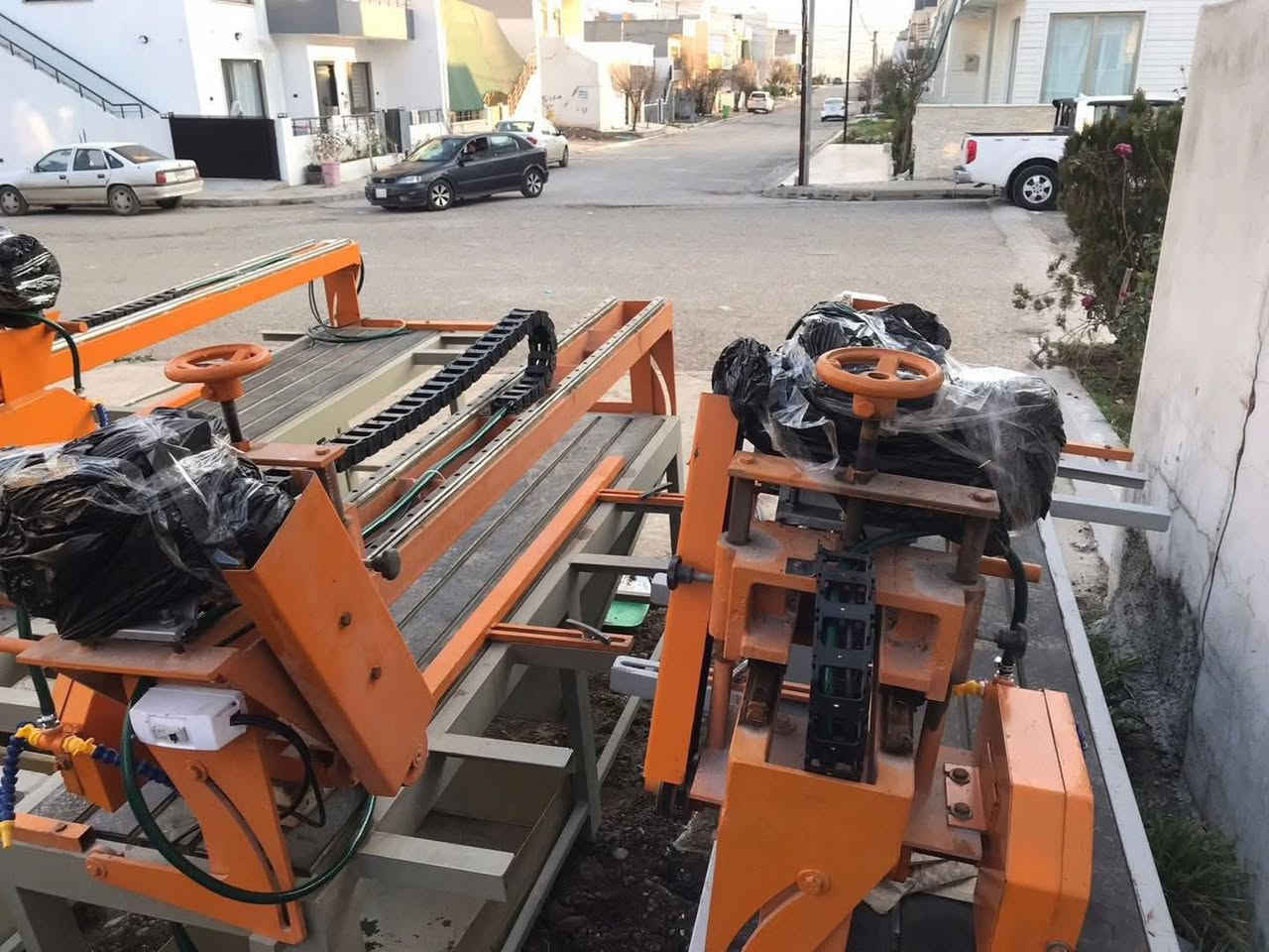 قاطعه مرمر للبيع 
سهله التنقل خلفات ومعامل حديد درجه اولى چنل ثقيل 
جسر ثقيل قياس بالملم دقيقه جدا 
قطع وتيبر ٤٥ وحفر وتدوير 
تقطع ١٨٠ سنتم ماطور ٣ونص حصان و يوجد ٥ حصان ثري فيز
ميز المنيوم ومغطى بطبقه ربل لمنع انزلاق المرمر 
ميز ييتحمل ٤٠٠ كيلو وزن 
السعر ١٨ ونص ورقه 
***********
