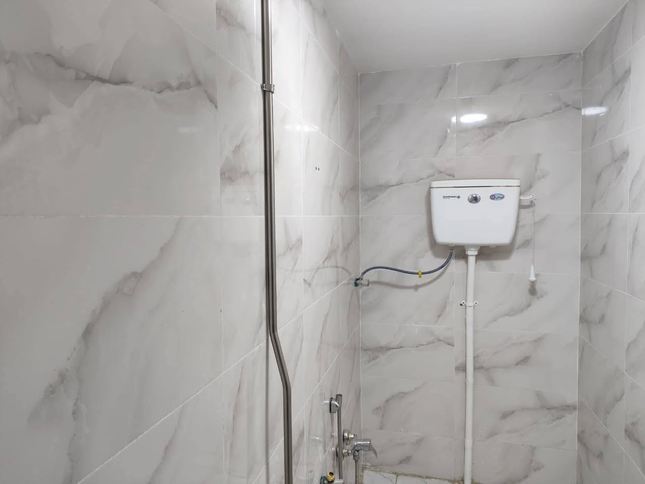 ( زراعي)
ممسوحه من قبل البلديه وجاهزه للتطويب وكافه الخدمات متوفره ماي ومجاري وكهرباء 
حي الجامعه شارع المهندس 
المساحه ( 203)  واجهه 11م × 18.5م نزال
المنطقه مشموله بلتطويب ونظاميه ممسوحه من قبل البلديه 
البيت بناء حديث طابوق  كونكريت صب
كهرباء ماء مجاري درجه اولى 
يحتوي على 
1_غرف نوم عدد 3   (4×5)
2_ استقبال (7×4)
4_صاله (7×4)معزوله عن الغرف
5_ مطبخ (4×4)
6_مجمع غرف +درج (3.5 م ×3 م) 
7_ حمامات عدد 2
8_مناور عدد 2
9_طارمه (3.5 م ×4م)
.........
الشارع عرضه 8 م
( بناء درجه اولى) 
السعر/ 150مليون قابل للتفاوض
العنوان / الناصريه قرب جامعه ذي قار الرئاسيه بنزله شارع المهندس
للاتصال او وات ساب /***********
