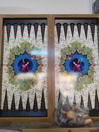 تعلن مكتبة حسين عن وصول وجبه ثانيه من طاولي جلد طاولي خشب بنسب الاسعار...