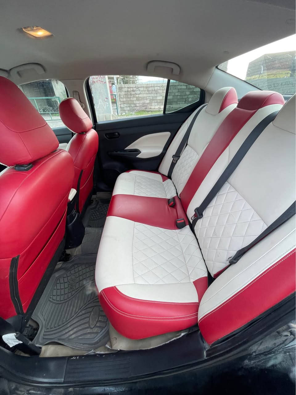 نیسان ڤێرسا مۆدێل ٢٠٢٠ S ,  ٤٤ هەزار ڕۆیشتووە، پێشی کەپسە، دوو پارچەی بۆیاغە ، دەرگا و چاملەغی دواوە لای سایەق ، بێ ناو گرتن، هیچ ئێرباگێکی نەتەقیوە. سەنەوی تازەیە، هیچ مەسرەفێکی تێدانییە.
***********
*********** رانية, السليمانية
