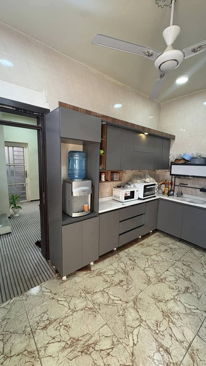 ⁨ 🏠.دار لبيع في مجمع الصفوه السكني يباع مع الاثاث او بدون 📍 🏠

. ((((🏢🏢🏢🏢 🧿🧿🧿)))) ⭕

الموقع/ طريق حله كربله مقابيل مجمع الكوثر مقابيل معهد ابو غرق📍📍

 
المساحـــة الكليه / 200م وجه 10 عرض الشارع 10 كافة الخدمات 

التفاصيل // طابق واحد غرفتين نوم صاله مطبخ صحيات هول كراج حديقه 
 

السعر :  ***********  محمد الجنابي المدهش للعقارات

 
 
  شوارع نظاميه  تتوافر كافة الخدمات ماء كهرباء تبليط 

للمزيـــــد من الاستفســــــار مراسلــة الصفحــة او زيارة #شركة المدهش للعقارات والمقاولات 📍📍 
الكائن في الحلــــة - شــــــــارع بغداد قرب مدينة العاب المدهش فرع مطعم ابو صفاء الاول فرع الجسر المشاة  او الاتصــــــال علــــى

 ☎️***********_*********** ☎️
 متوفــــــر واتساب
💢لمــــــن يــــــرغب فــــــي عــــــرض عقاره طابــــــو صــــــرف او زراعــــــي او تجــــــاري يرجــــــى مراســــــلتنا 💢
#شركة _المدهش للعقارات والمقاولات⁩
