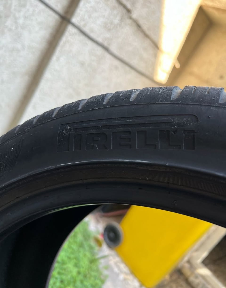 السلام عليكم
زوج تاير ماركة بيرلي  للبيع مستعمل حجم 235/45/18  للاستفسار اتصل على *********** المكان بغداد البياع السعر 75 الف
