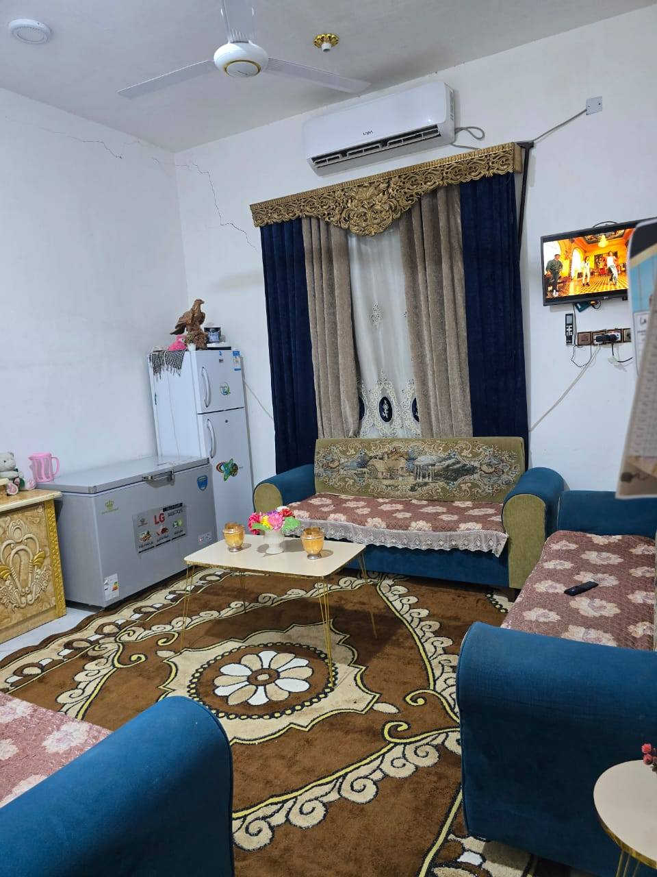 بيت طابو للبيع مساحته ١٦٥م يتكون من ديوانيه وصاله وغرفتين ومطبخ وحمام ومنور داخلي وصحيات والبيتونه جبيره ع كد صاله العنوان الناصريه بالفضليه قرب الشارع المحطه سعره ٩٥ وبيه مجال شراي يتصل ***********
