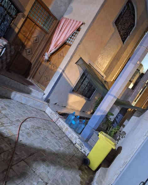 🏡✨ شركة محمد للاستثمار العقاري ✨🏡
📢 للبيع | دار مميز في منطقة بريهة – قرب مجمع ألوان 📢

━━━━━━━━━━━━━━━━━━━

🔑 تفاصيل العقار:
📍 الموقع: بريهة – ركن قرب مجمع ألوان
📐 المساحة: 160 متر مربع
🏞️ الواجهة: 12 متر
🏢 الطابق: طابقين – بناء 2014
🛏️ المواصفات: 5 غرف + صالة استقبال واسعة
🚗 الكراج: متوفر
🏠 إضافات: شقة مفصولة أو داخلية – مثالية للاستثمار أو السكن العائلي

━━━━━━━━━━━━━━━━━━━

💰 سعر البيع: 450 مليون دينار عراقي 💰
🔥 فرصة استثمارية وسكنية مميزة في موقع حيوي

━━━━━━━━━━━━━━━━━━━

🌟 مميزات العقار:
✅ موقع استراتيجي قرب مجمع ألوان
✅ بناء حديث وتشطيب أنيق
✅ يحتوي على شقة إضافية مفصولة – مثالية للاستثمار أو الضيوف
✅ واجهة ممتازة على شارع رئيسي

━━━━━━━━━━━━━━━━━━━

📞 للتواصل مع محمد للاستثمار العقاري:
📲 *********** – واتساب مباشر
📲 *********** – الدليل العقاري
📲 *********** – خدمة العملاء
📲 *********** – تنظيم العمل

🏢 مكاتبنا:
📍 الطويسة – شارع اللجنة الأولمبية – قرب عصير تايم 🧃
📍 مناوي باشا – مقابل مطعم محمد هاشم 🍽️

📲 تابعونا على إنستغرام وفيسبوك | @moh_comp_basra
✨ محمد للاستثمار العقاري – استثمارك يبدأ من هنا 🏆

━━━━━━━━━━━━━━━━━━━

#محمد_للاستثمار_العقاري #دار_للبيع #بريهة #Basra #Iraq #عقارات_البصرة #فرصة_استثمارية
