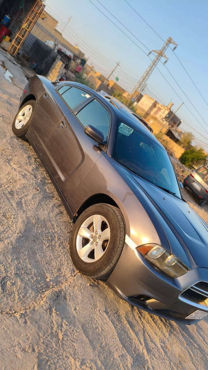 جارجر 14ادوات سياره جاهزه من جميع النواحي
مكينه 3600
كير طياره
السياره بيه كصه بحم بس التكم الماميات او هم ماتعرفهن السياره اشترينه مكفول يعني اله ابو مصلحه يله يعرفه ابد حته صبغ مابيه 
تبريد حداده طخم تاير منظومت زنون 
ارقام سنويه شمالي الجديد شغل مظبوط السعر 53 تلفون *********** اتصل وتدلل

