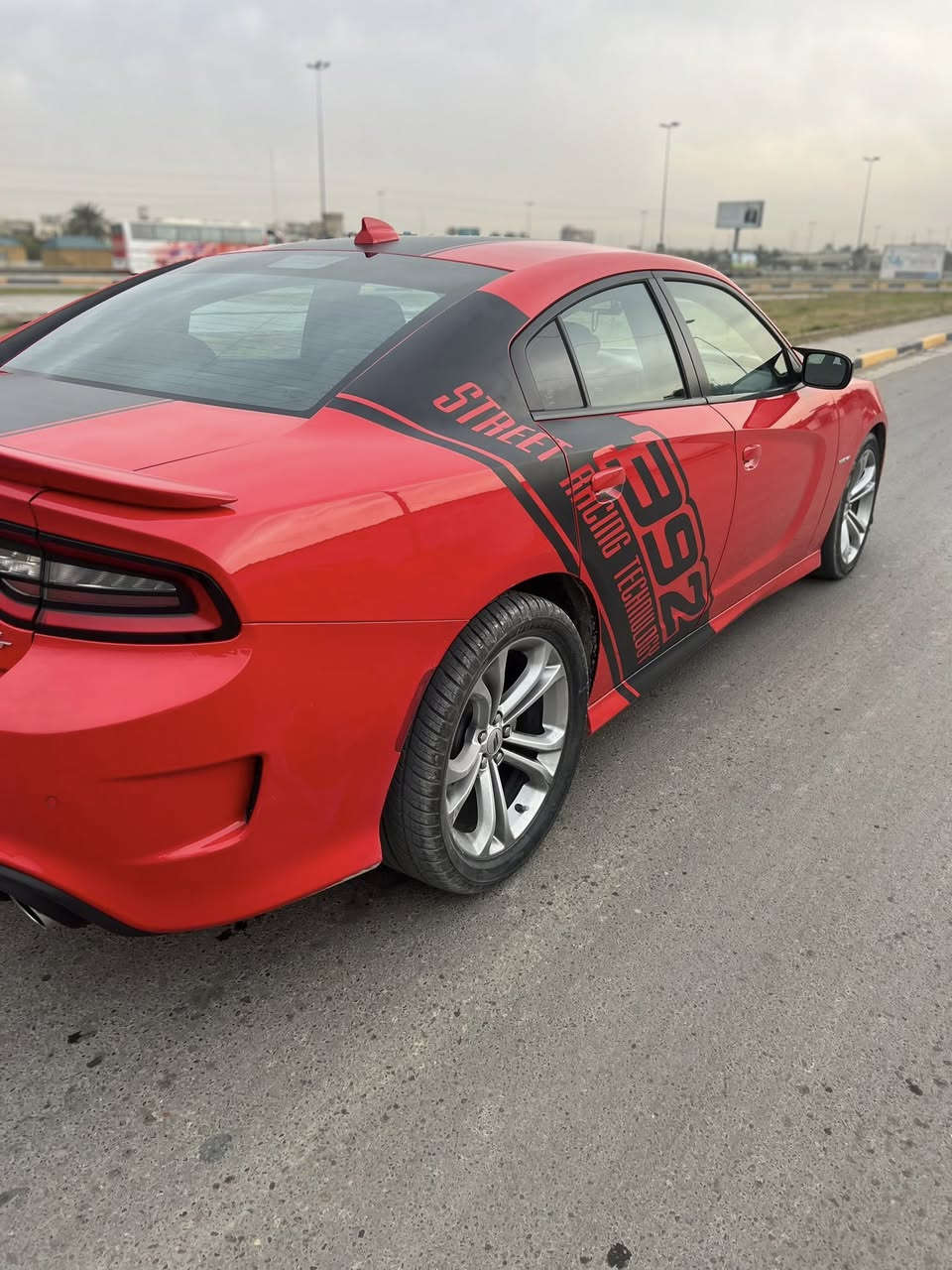 جارجر للبيع رقم بغداد
وارد امريكي لون مميز حادث فقط دعامية 
عدّد المسافة 79 الف ميل محرك هيمي V8 
شفتات ستيرن رياضية كشن السائق كهرباء
فول تحكم ستيرن كامرة حلفيه حساس خلفي
نظام صوت سوني ويل كب رياضي 
السيارة جاهزة بدون نفص مكفوله من الصبغ
السعر 24$ شدتين و اربعين ورقه
العنوان بغداد 
رقم الهاتف
***********
