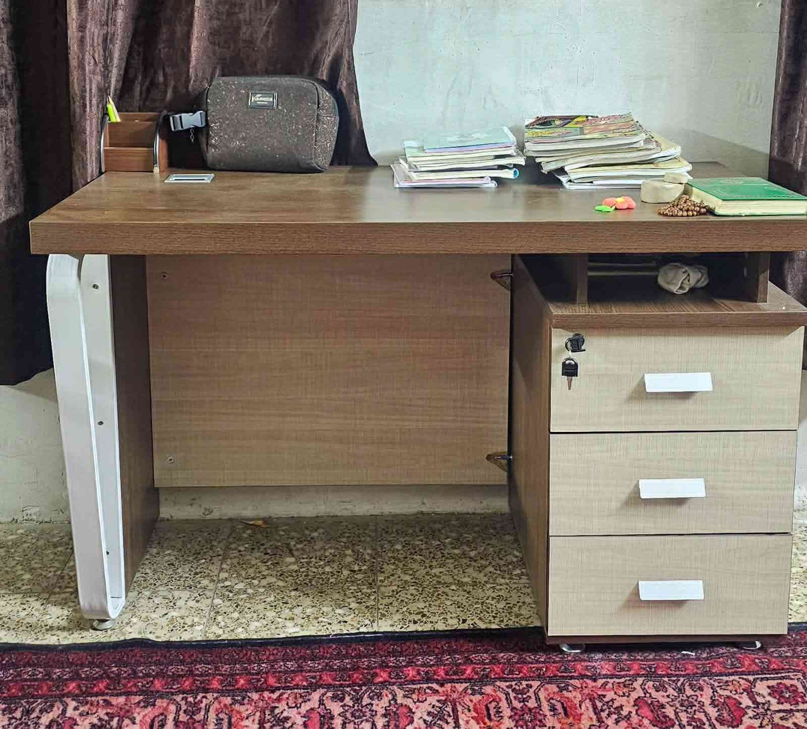 السلام عليكم سعر 180قفل لحد يكول بيها مجال ماكو هيج سعر اي استفسار اتصل بي واتساب تدلل *********** فقط وجه مال مكتب بل نقل نفتح من براغي بغداد حي العدل
