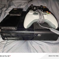 XBOX360 يجي ويا2يده+ثنين هارد واهد بي 70لعبه الثاني بي50لعبه كامل ملحق...