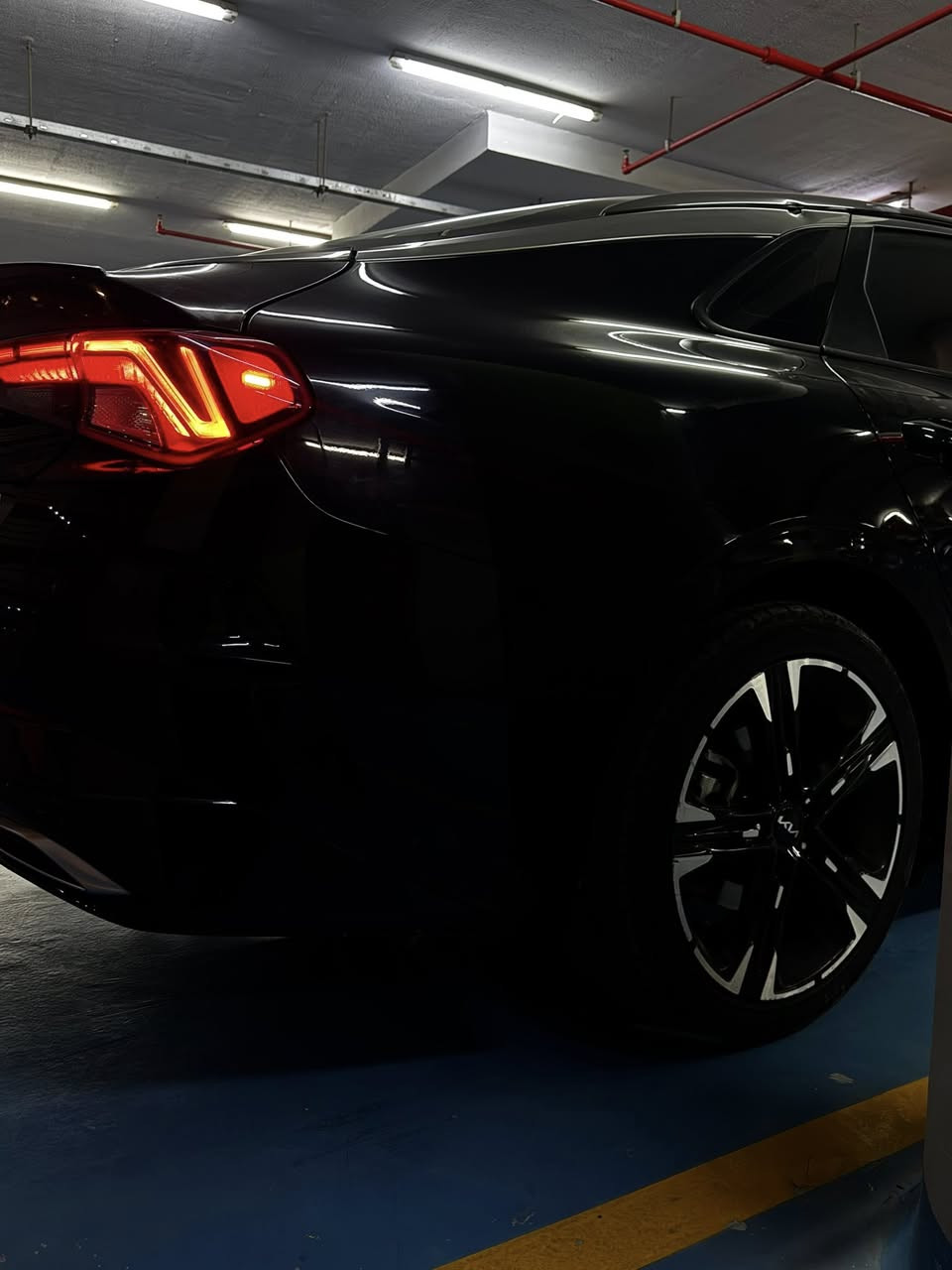 السلام عليكم k5 
2023 Gt line 
فول ماعده البانوراما
داخل احمر شاشه جبيره ستيرن d كشن كهرباء رادارات كلشي فول بيها ويل gt line 
السياره ماشيه ٣٥m 
حادث السياره تخريب طلقات من امريكا طلقتين بلجاملغ الخلفي منافذات ولا طلقه نافذه للداخل معمر علكدها 
وطلقه بلصندوق هم منافذه وصبغ علكدها يعني حالها حال تكحيل 
ووحده بلباب فقط السياره باقي اجزاءها كفاله عامه بلاديه سونارها موجود مال مندلاوي مكان السياره بغداد السعر خاص  
وهذا رقم الشاصي  مرفق بلصور 
المكان بغداد 
***********
